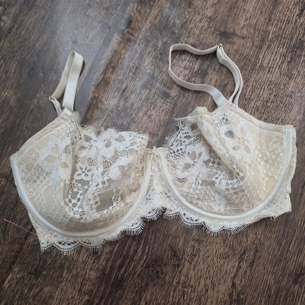 VICTORIAS SECRET Bra Womens 36DDD Ivory Lace‎ Eyelash Trim Unlined Push-Up